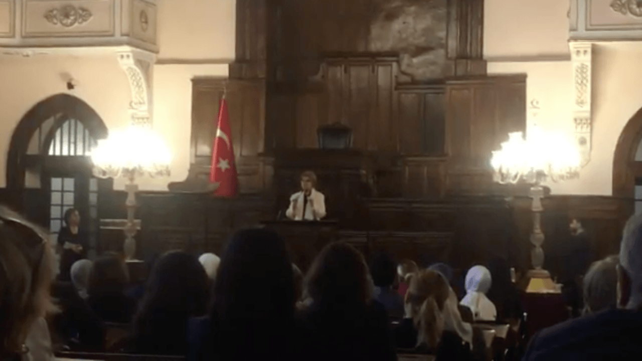Tansu Çiller kürsüye çıktı "başbakan" gibi konuştu