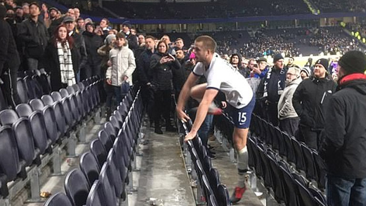 Tottenhamlı Dear tribünde seyirciyi kovaladı!
