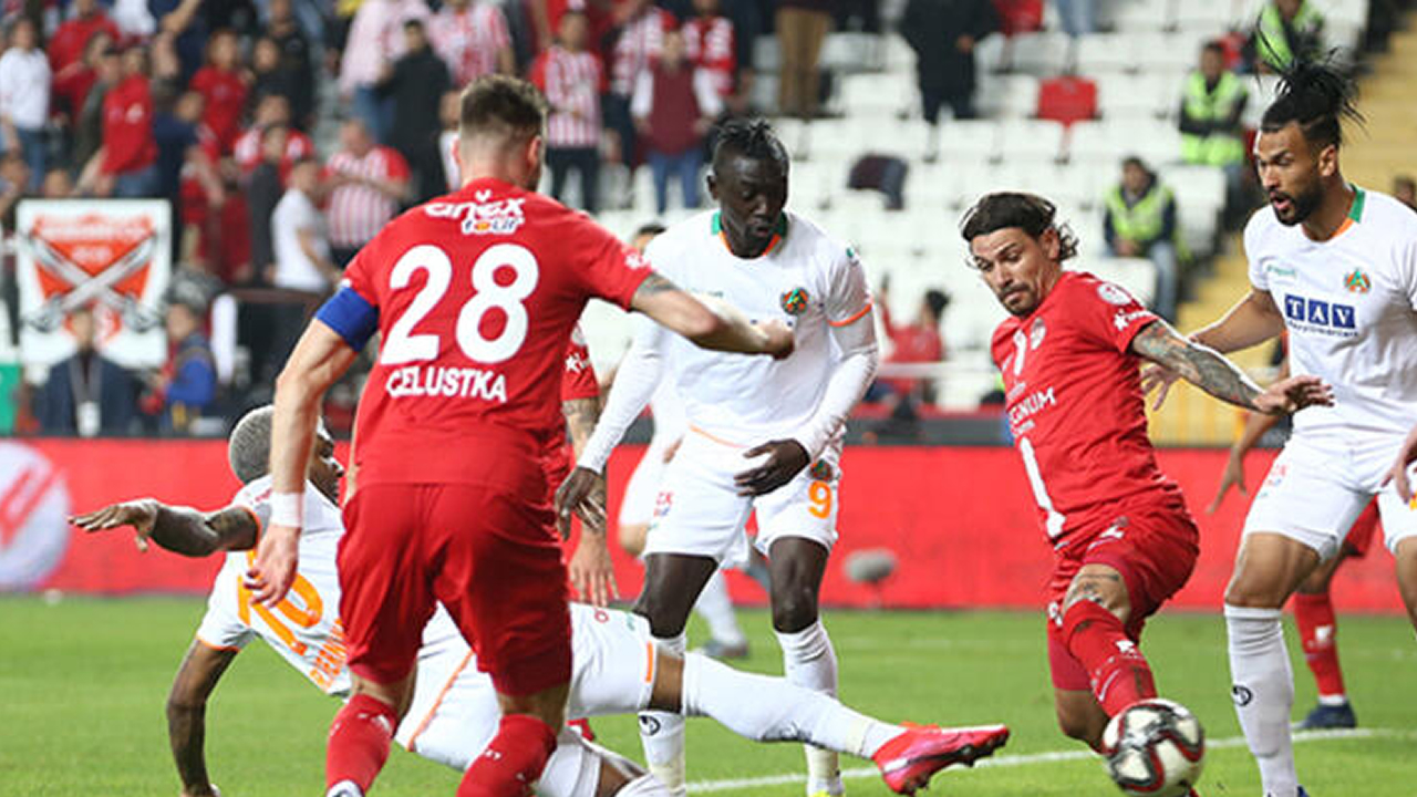 Alanyaspor avantajı kaptı: 0-1