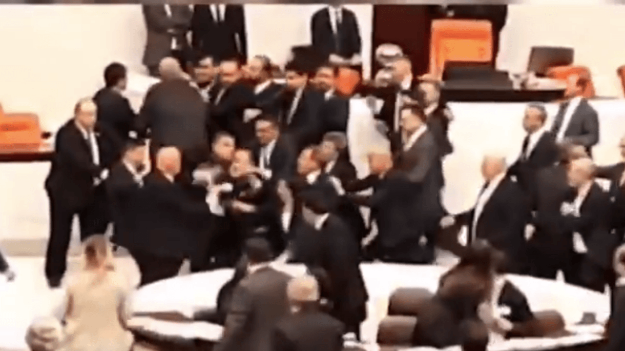 Meclis'te kavga anları!
