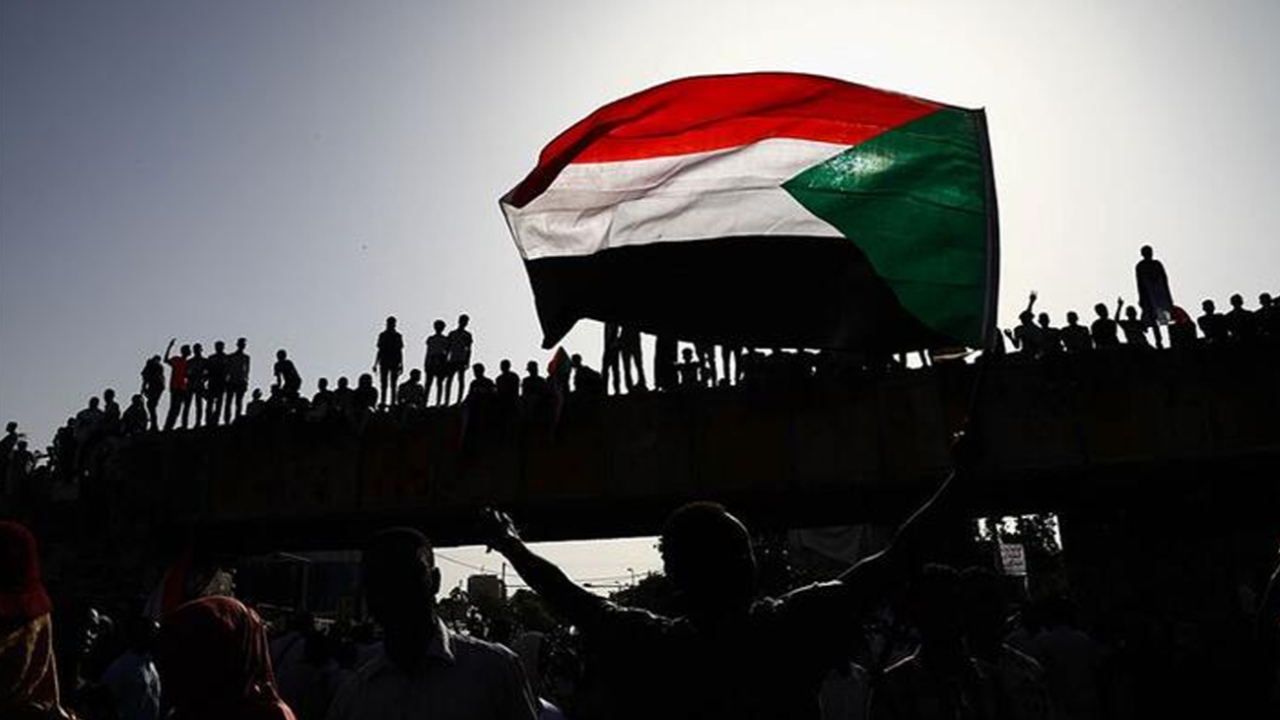 Sudan’da kamu çalışanlarının maaşlarına yüzde 100 zam