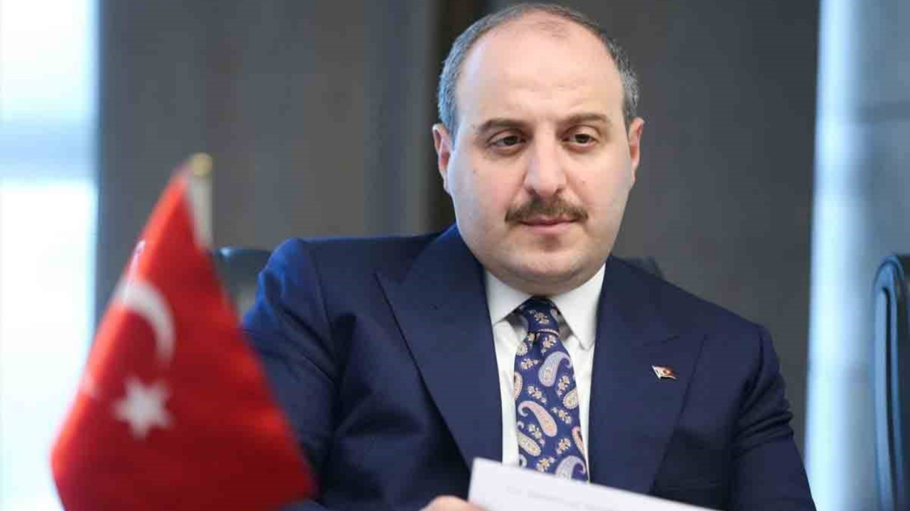 Bakan Varank'a suikast hazırlığı! Telefonundan fotoğrafı çıktı...