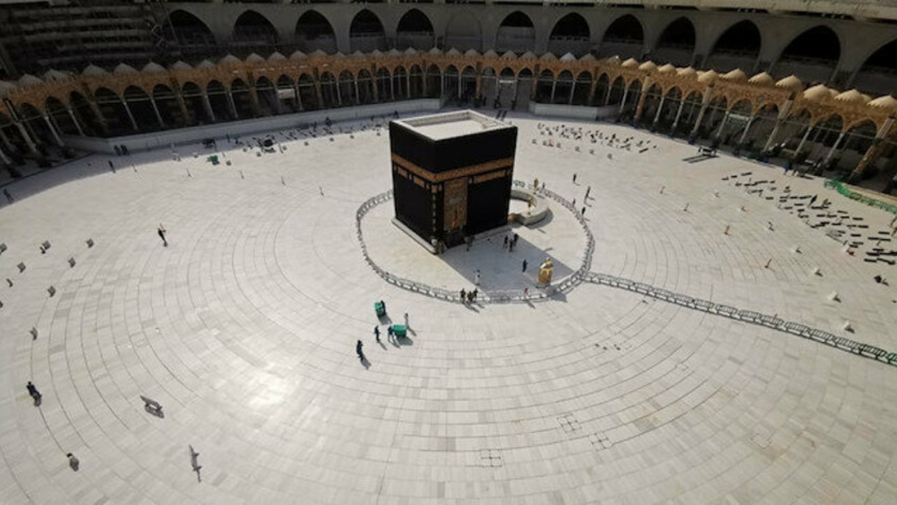 Kabe ilk kez böyle görüntülendi! Tavaf durdu...