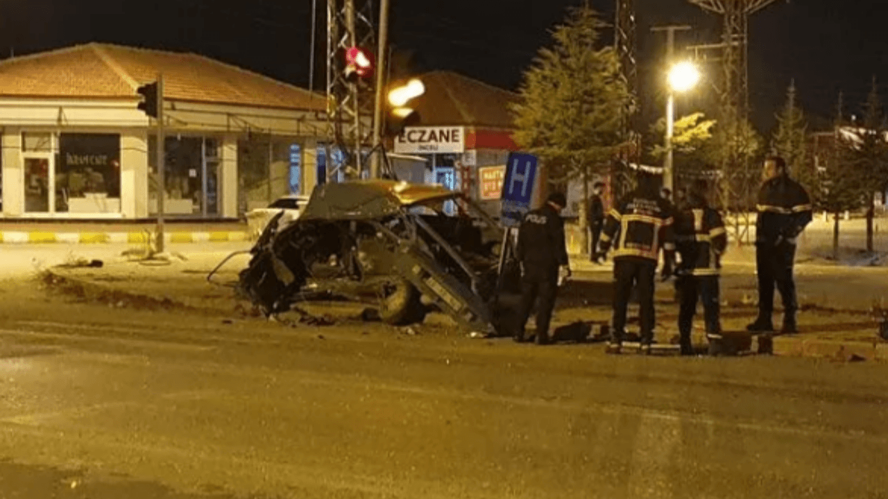 Aksaray'da feci kaza! Araçlar hurdaya döndü