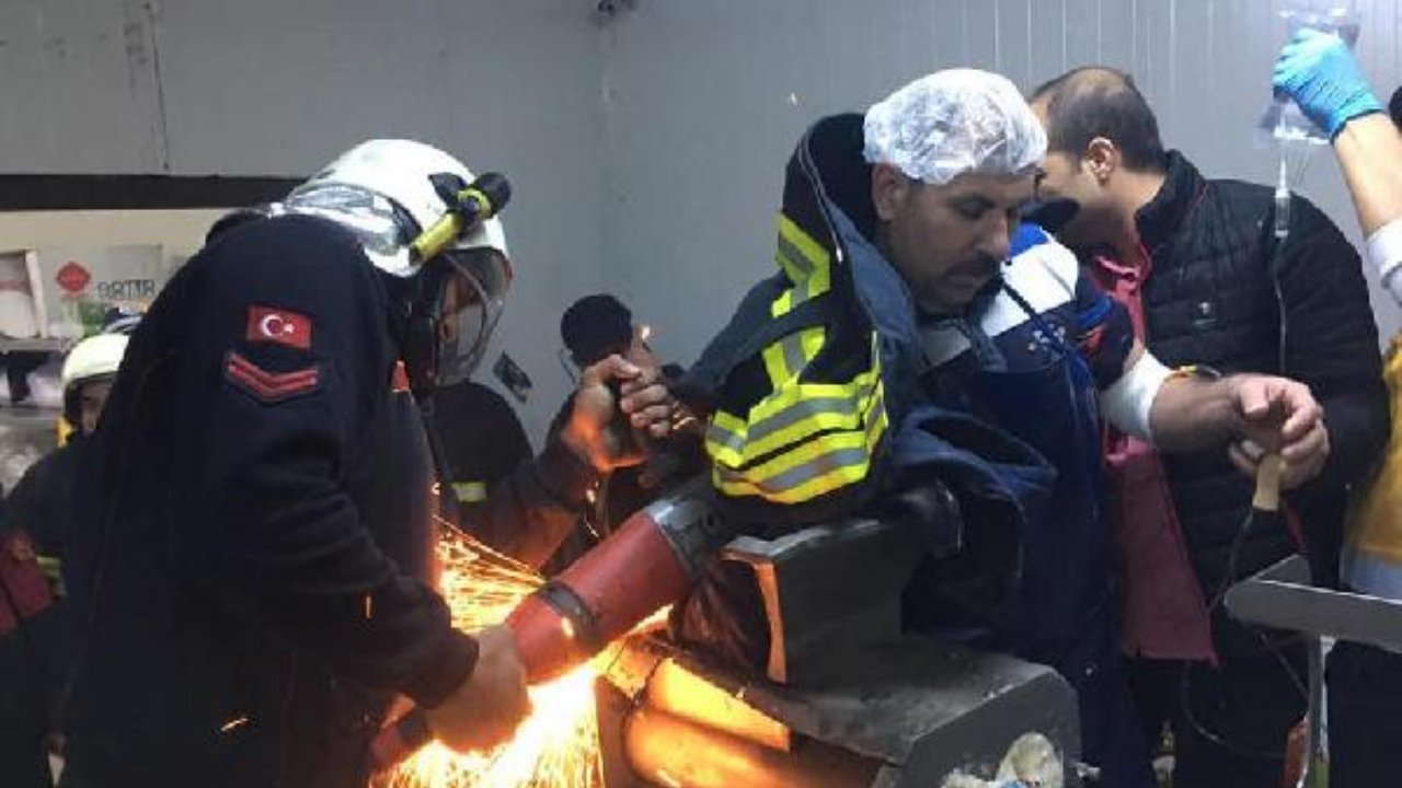 Kolunu tereyağı makinesine kaptırdı