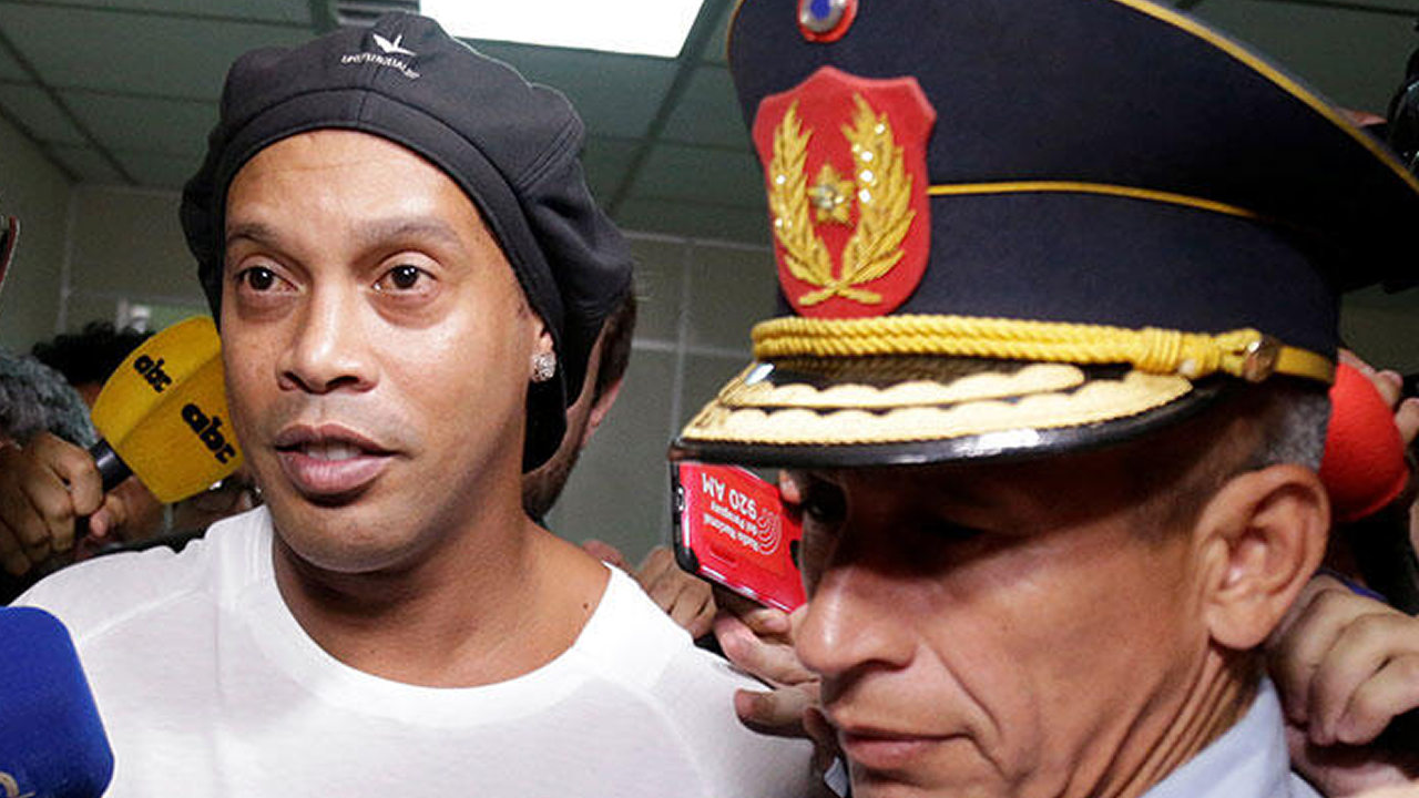 Ronaldinho Paraguay'da tutuklandı!