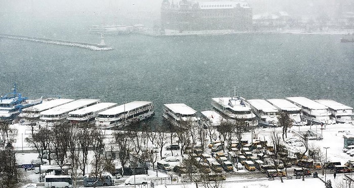 İstanbul'da 1 metre 10 santim kar!