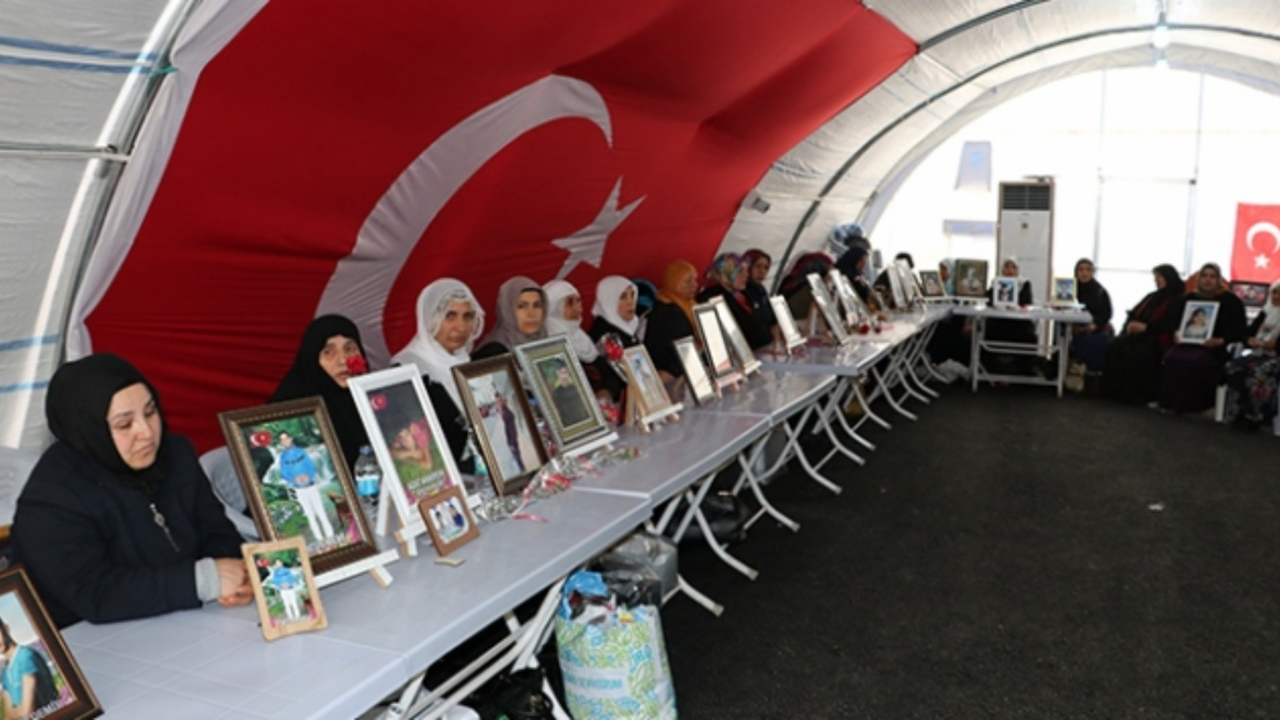 Evlat nöbetinde iki zafer daha! Çocuklarına kavuştular...