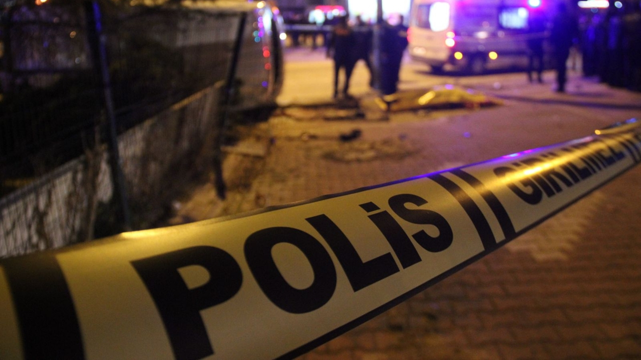 Kötü koku kavgası kanlı bitti: 2 ölü, 1 yaralı!