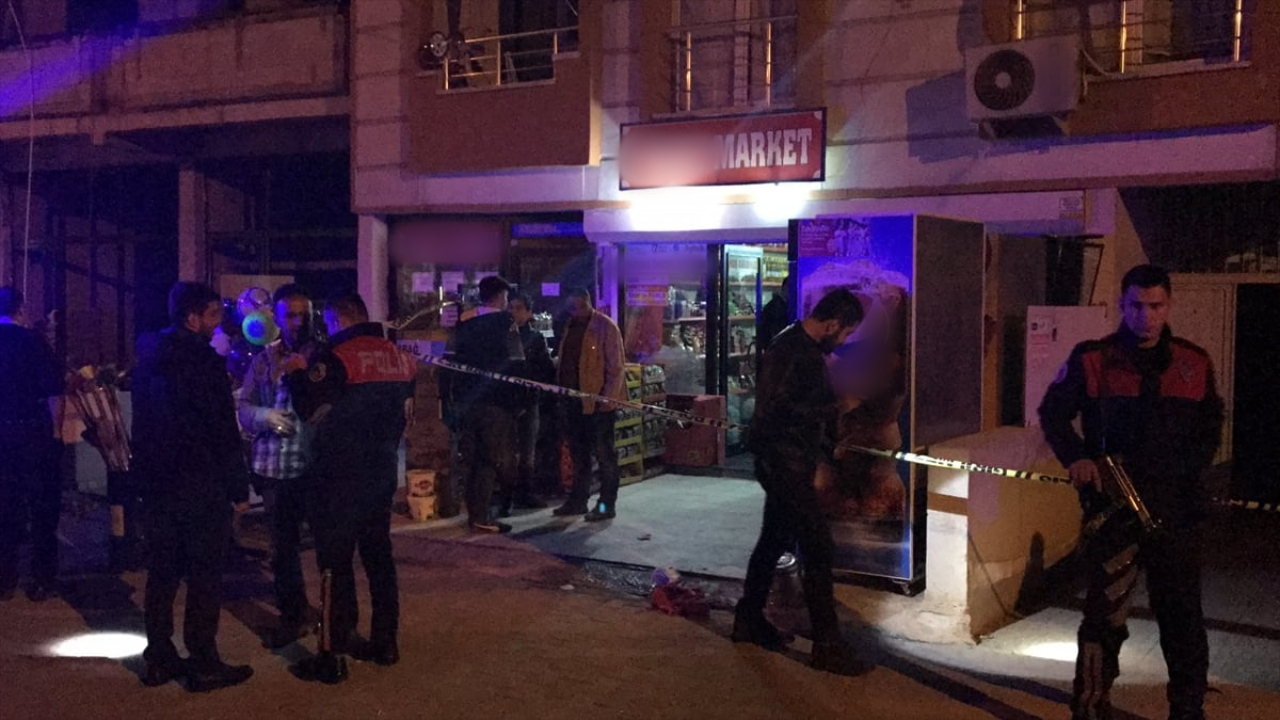 İstanbul Beyoğlu'nda 17 yaşındaki genci iş yerinde öldürdüler