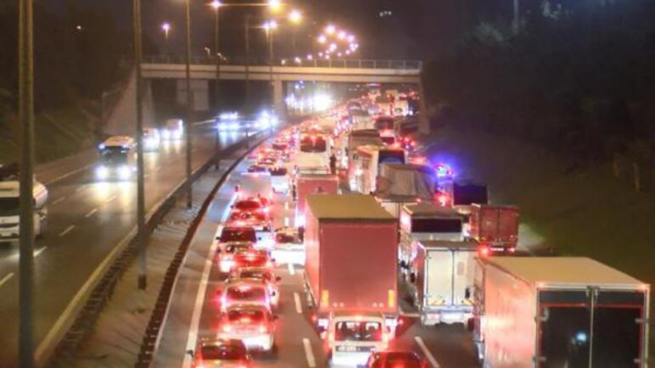 İstanbul güne böyle başladı! Trafik kilit...