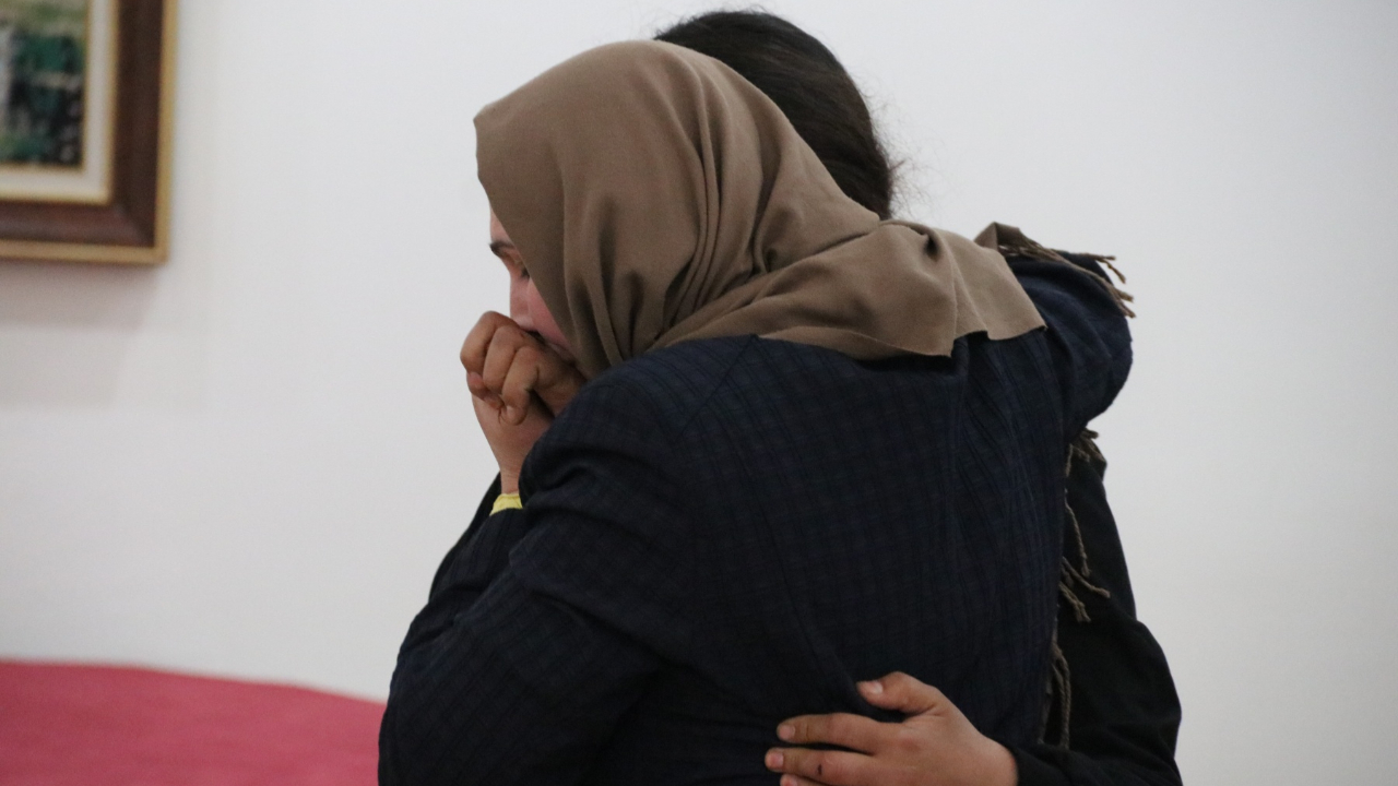 Evladını öpmeye doyamadı! 189 gündür HDP önünde onu bekliyordu