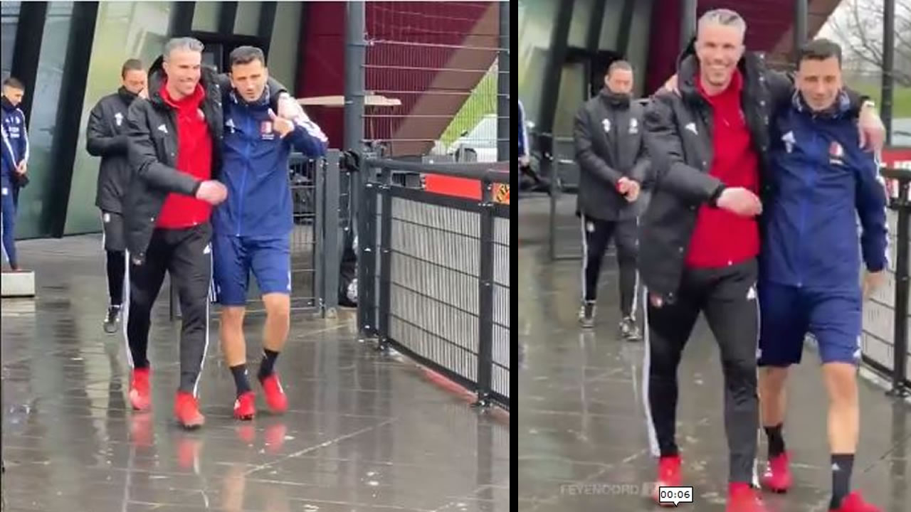 Oğuzhan Özyakup, Robin Van Persie ile omuz omuza