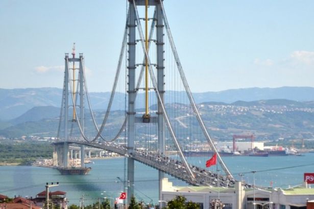 Göksel Aşan Osman Gazi Köprüsünü yazdı; yapanın yanına kar kalıyor