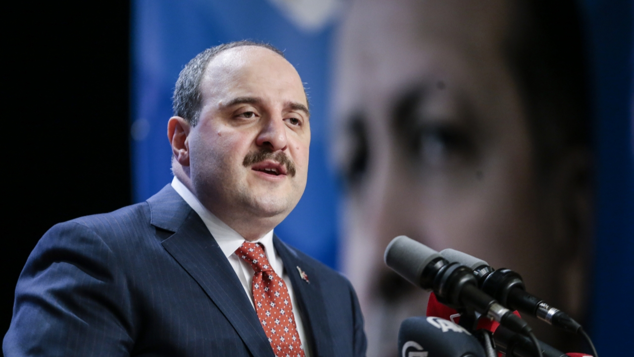 Bakan Varank'tan koronavirüs spekülasyonlarına yanıt