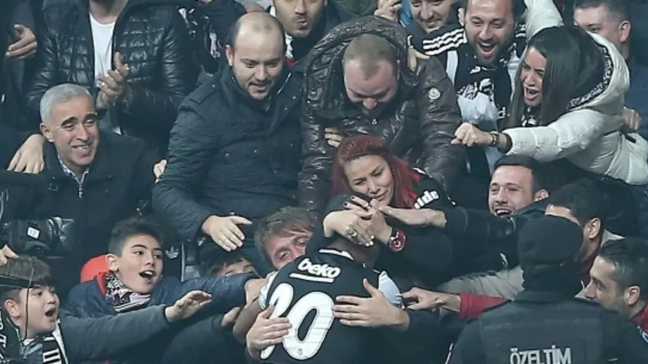 Beşiktaş'tan 'derbide atılan gollerde birbirinize sarılmayın' mesajı