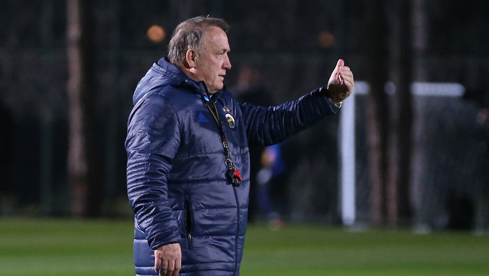 Advocaat'dan futbolculara uyarı! Güçlüler kalır