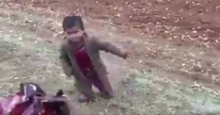 Suriyeli küçük çocuğun Türk askeri ile karşılaşma anı... / VİDEO