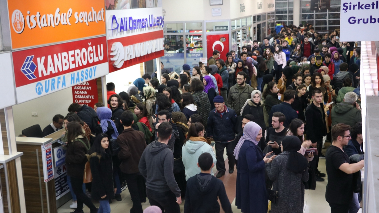 Öğrenciler otogarlara akın etti...