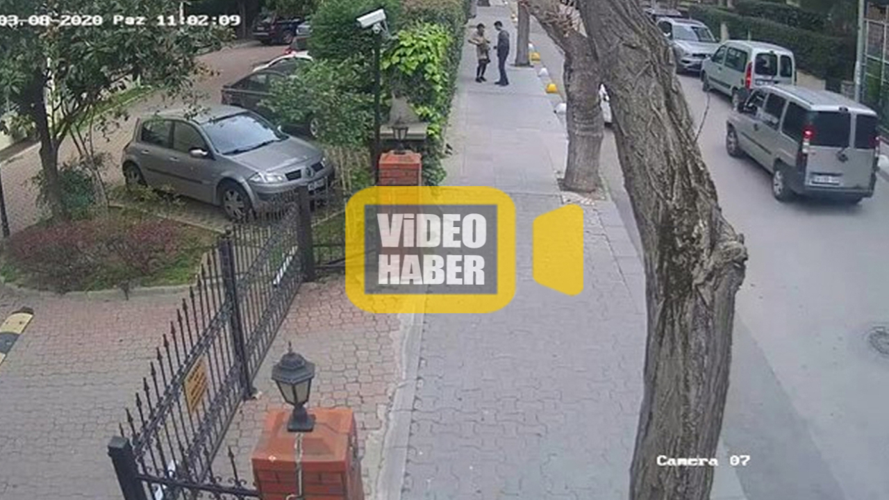 Kadıköy’de dehşet anları! Özbek kadına kapkaç şoku kamerada