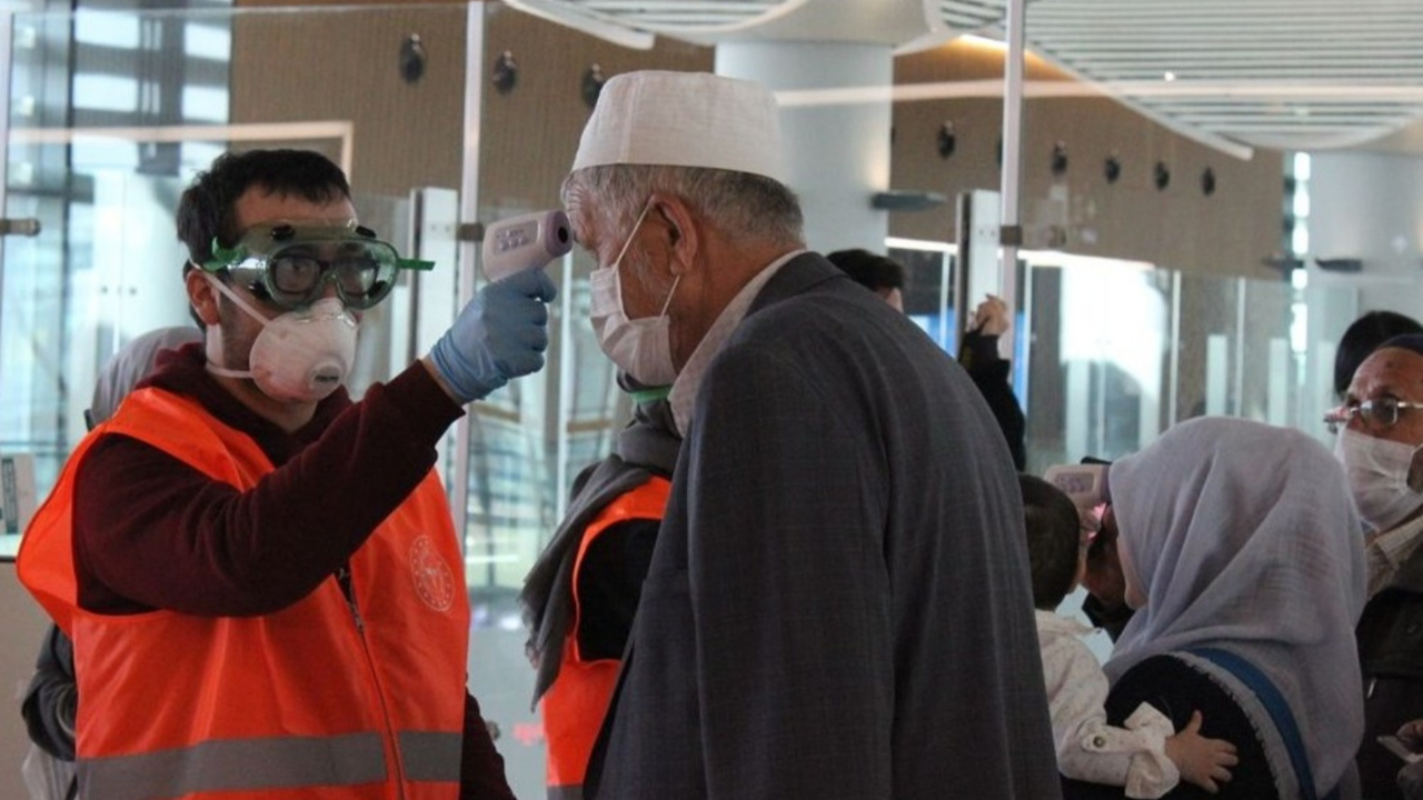Bakan Koca: Umreden daha önce dönenler de taramadan geçirildi