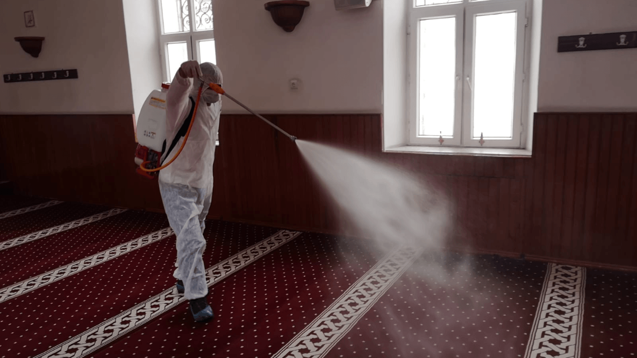 Lübnan'da korona tedbirleri sürüyor! Camilerde namazlar askıya alındı