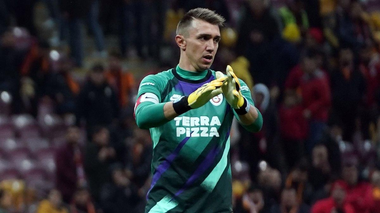 Muslera'dan Koronavirüs isyanı!