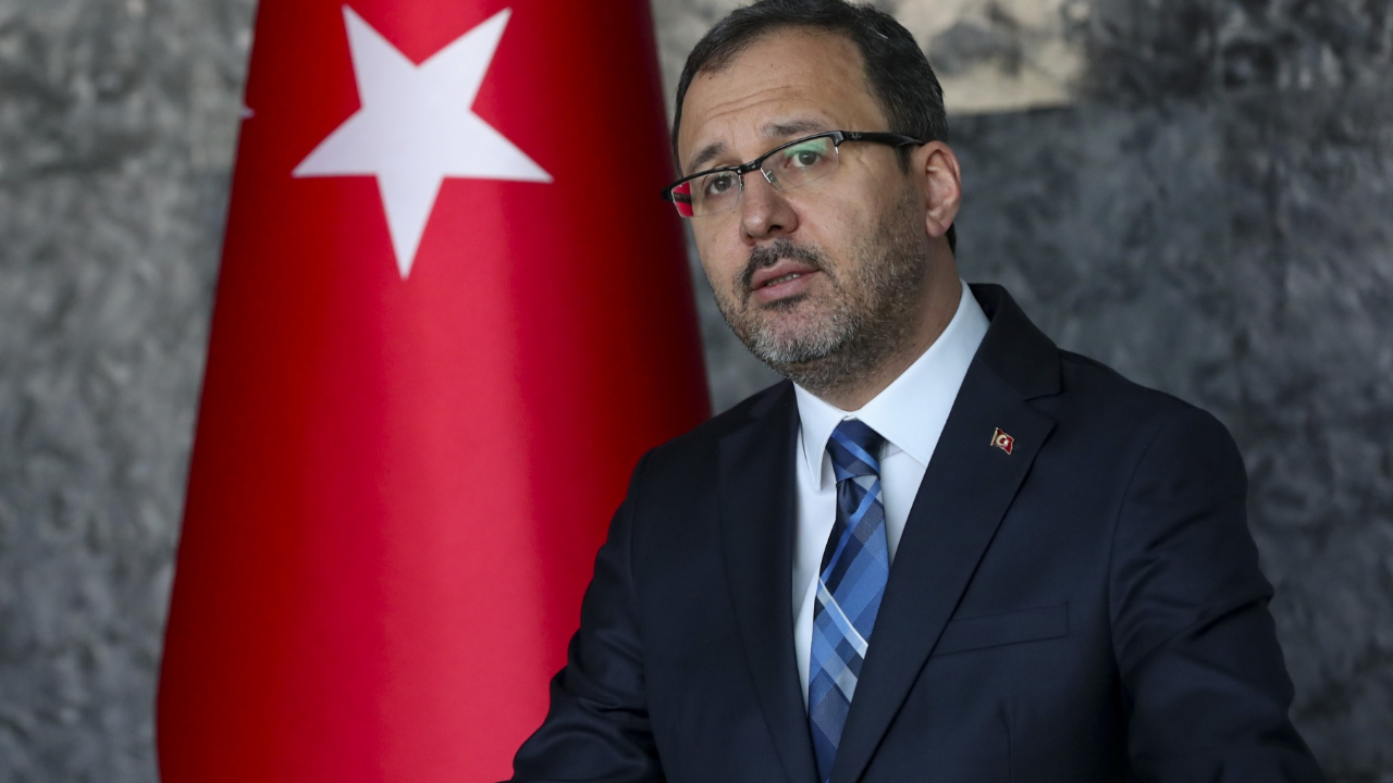 Bakan Kasapoğlu'ndan tedirgin öğrencileri rahatlatan açıklama: Yurtları en hijyenik şekilde teslim edeceğiz