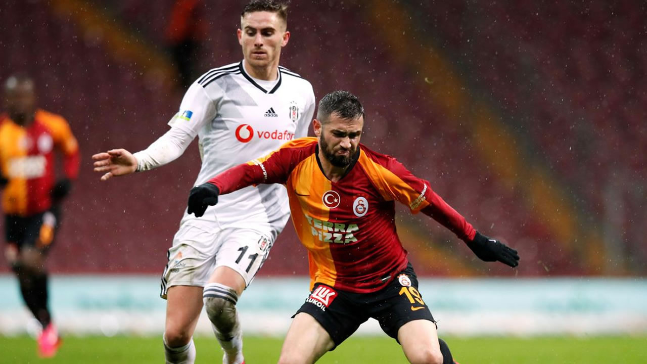 Galatasaraylı yıldız oyuncu bıçak altına yattı