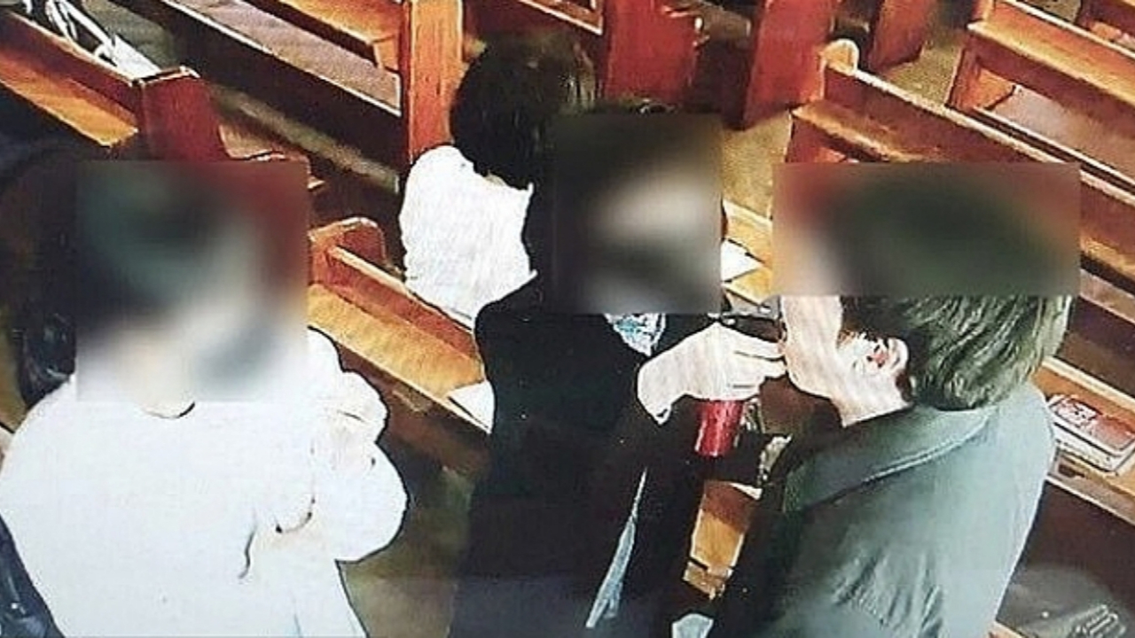 Papaz korona ayini yaptı, onlarca kişi virüs kaptı