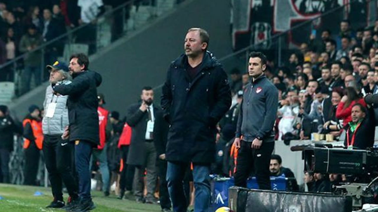 Sergen futbolcularu zor ikna etti! Sahaya çıkmıyorlardı...