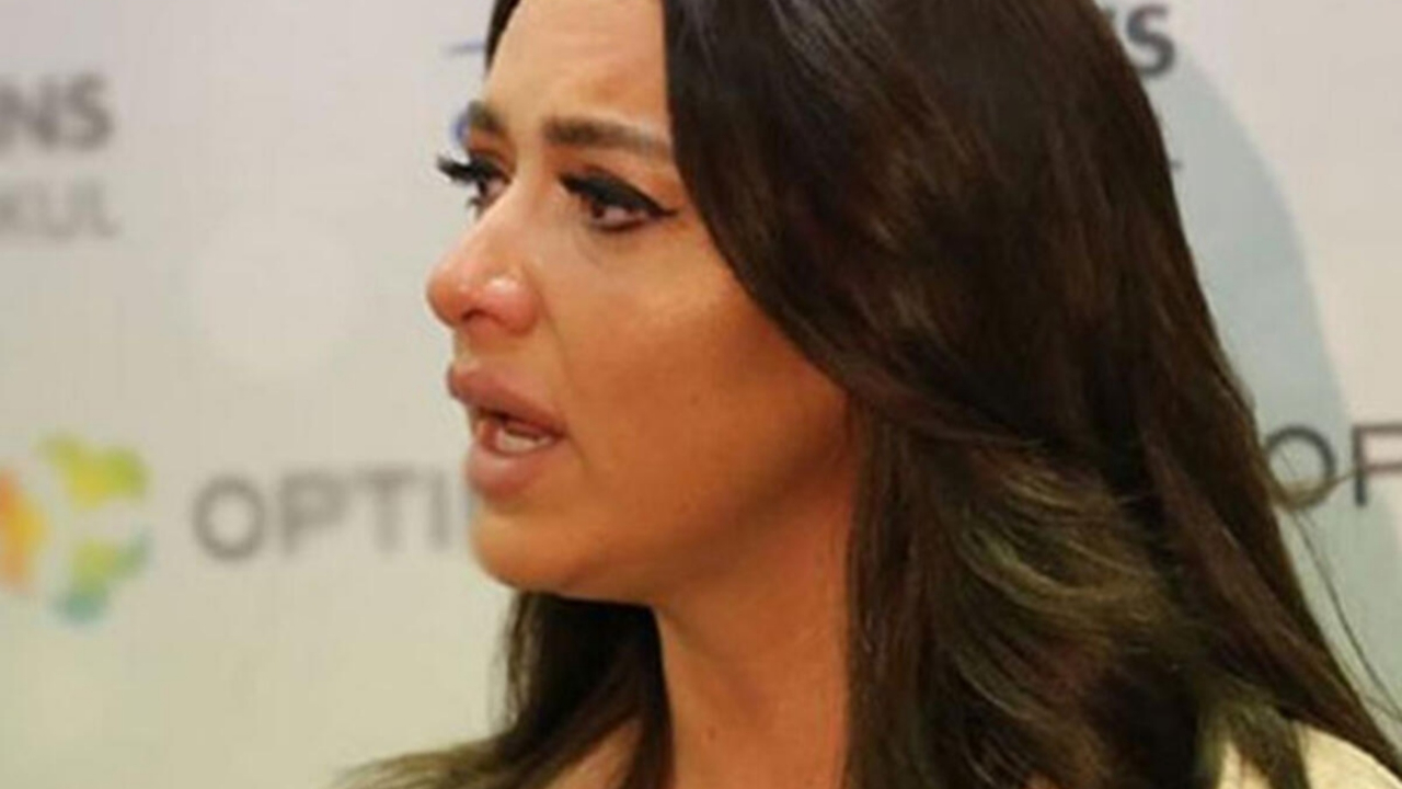 Hadise'nin acı günü! Yurt dışında yaşıyordu...
