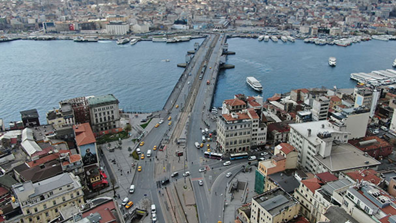 Son dakika... İstanbul'da vatandaşlar evlere kapandı, meydanlar boş kaldı, kafeler kapandı...