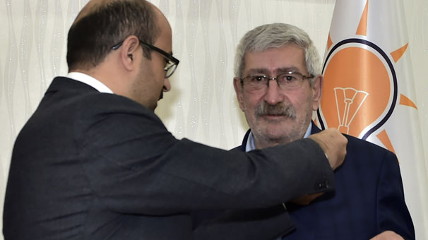 Kılıçdaroğlu rozeti taktı, AK Parti üyesi oldu!