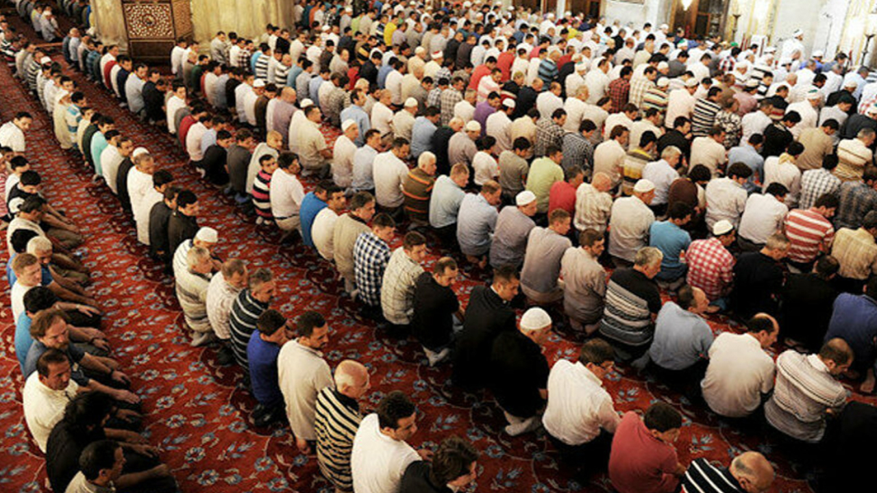 Son dakika... Diyanet İşleri Başkanlığı: 'Cuma günü ve kandil gecesi camiler kapalı tutulacak'