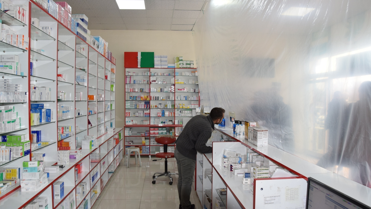 Koronavirüse karşı 'brandalı eczane'