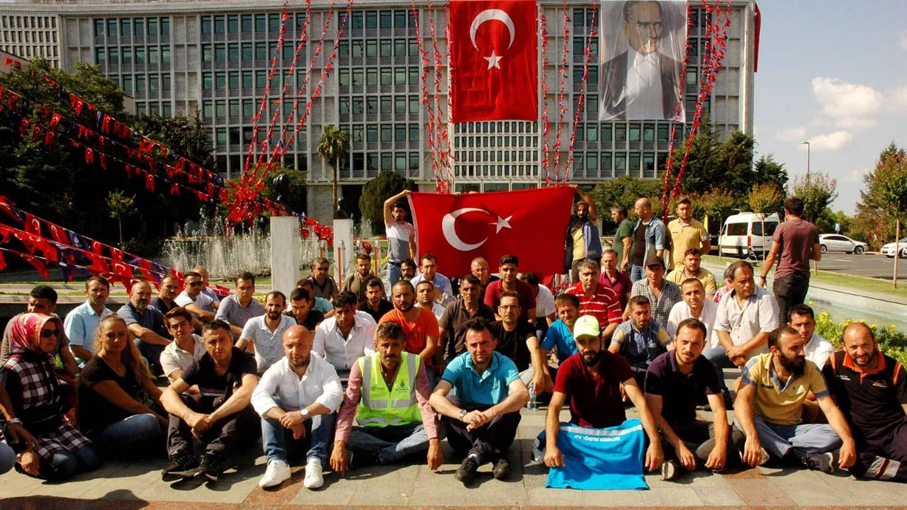 İBB, kovduğu 208 kişiyi yeniden işe aldı...