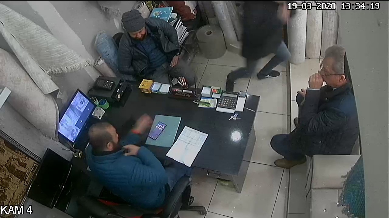 Zonguldak'ta müşteri hapşırdı, mağaza karıştı