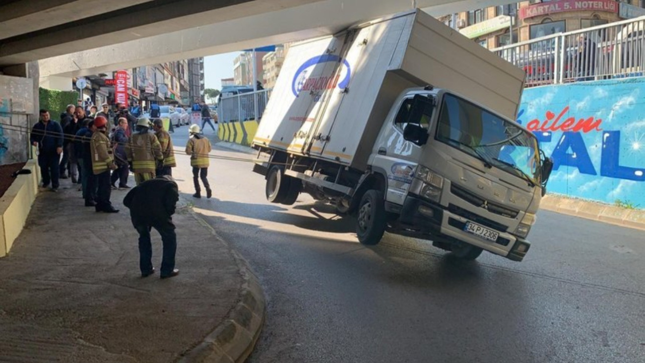 En şanslı kaza! Tam devrilecekken...