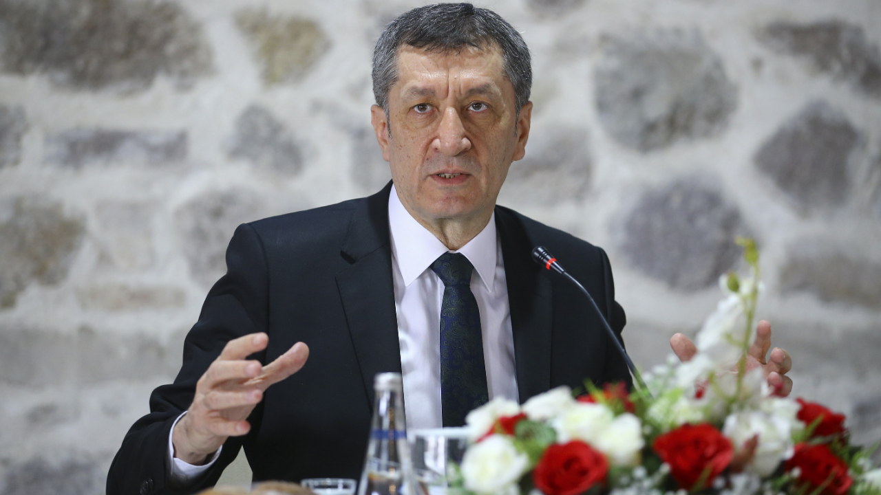Bakan Selçuk'tan EBA açıklaması: Şifre velinin cebine gönderilecek