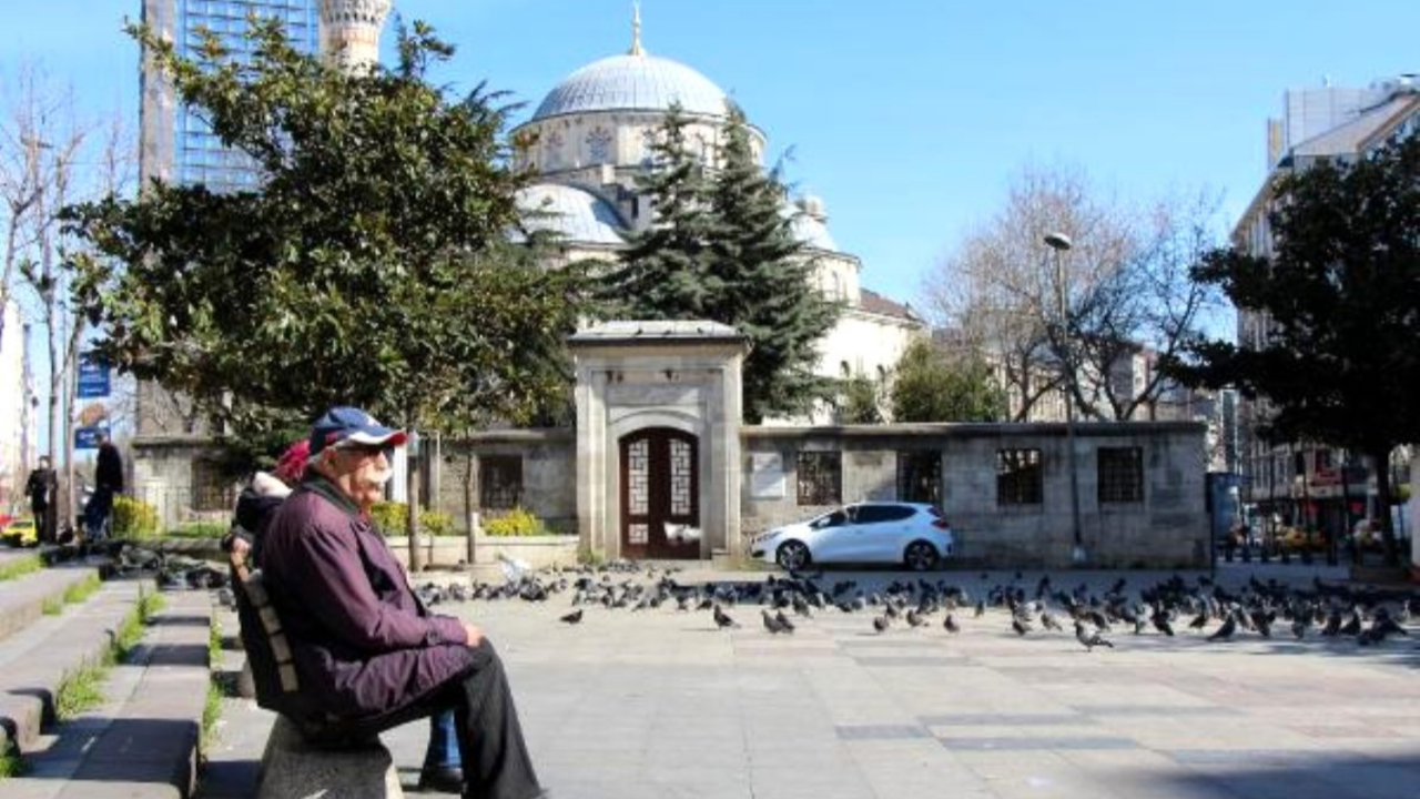 İşte sokağa çıkma yasağı olan yaşlılar için istisnalar! İçişleri açıkladı...
