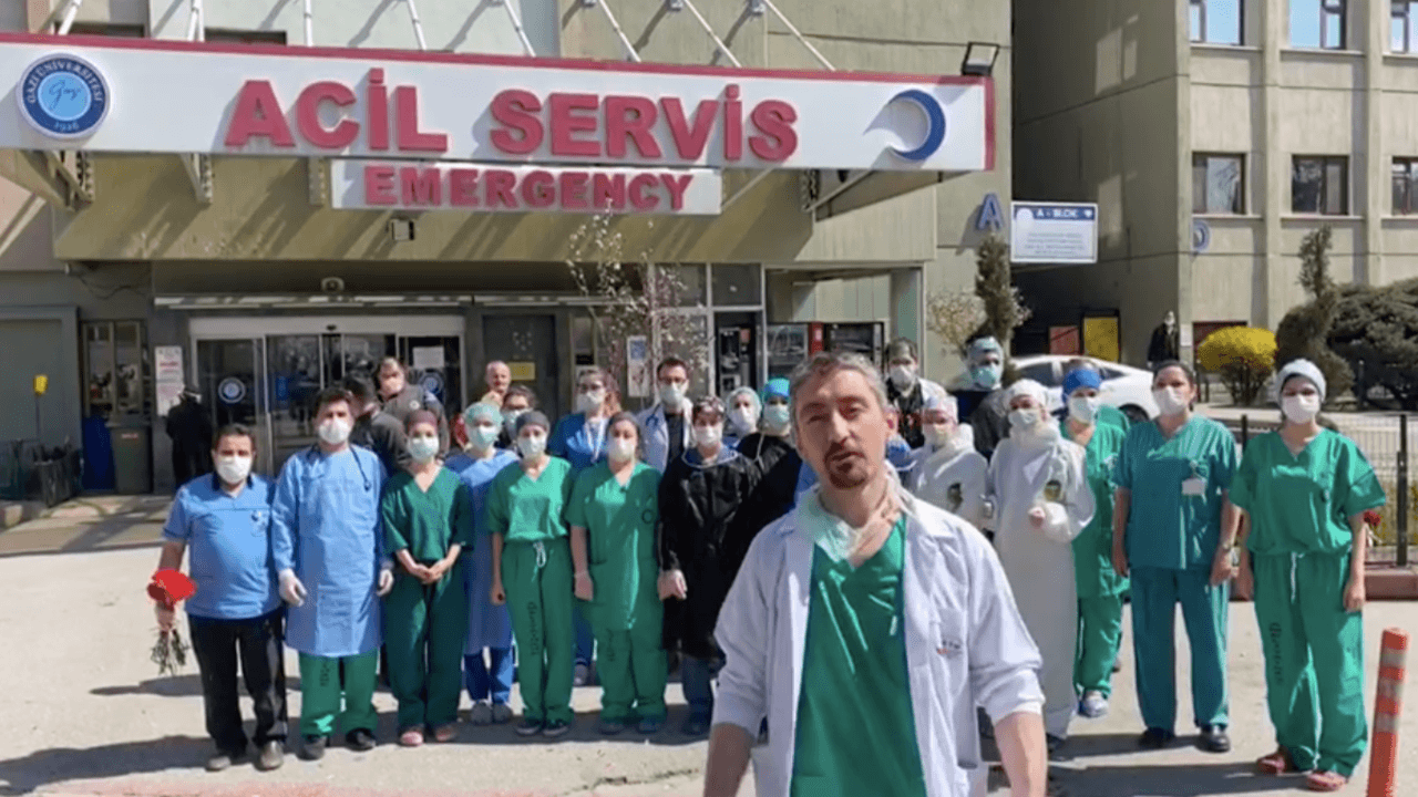 Sağlık personelinden Türkiye'ye mesaj var: Evde kalın biz de sizi alkışlayalım