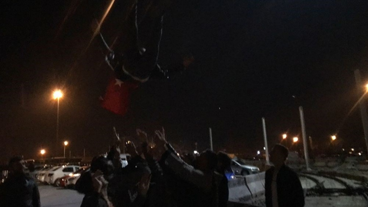 Bursa'da uyarılara aldırış etmediler! Bu kez otogar dışında toplandılar...