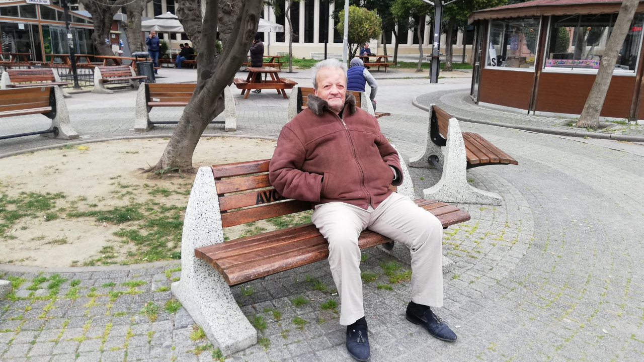 '64 yaşındayım' dedi, kendisini sokağa attı