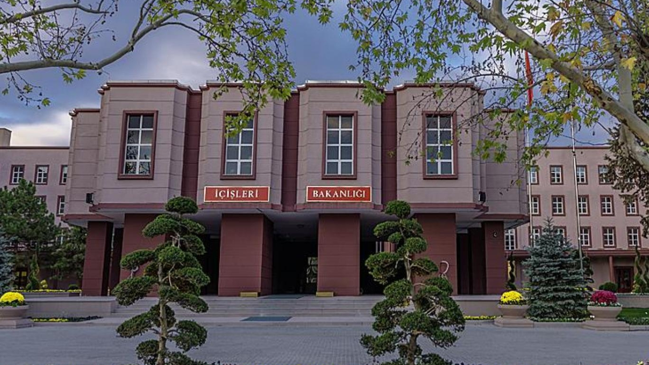 8 belediye başkanı görevden alındı...