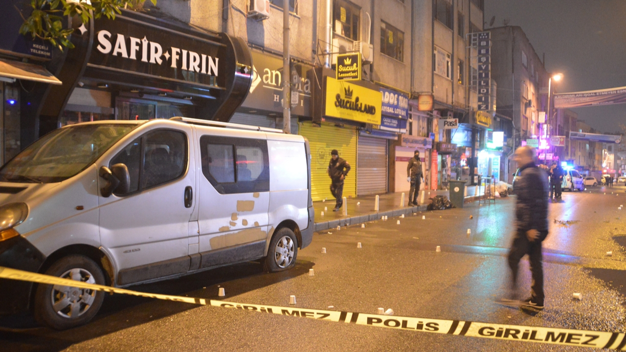 Kağıthane'de sıcak dakikalar! Gece bekçileriyle çatıştılar...