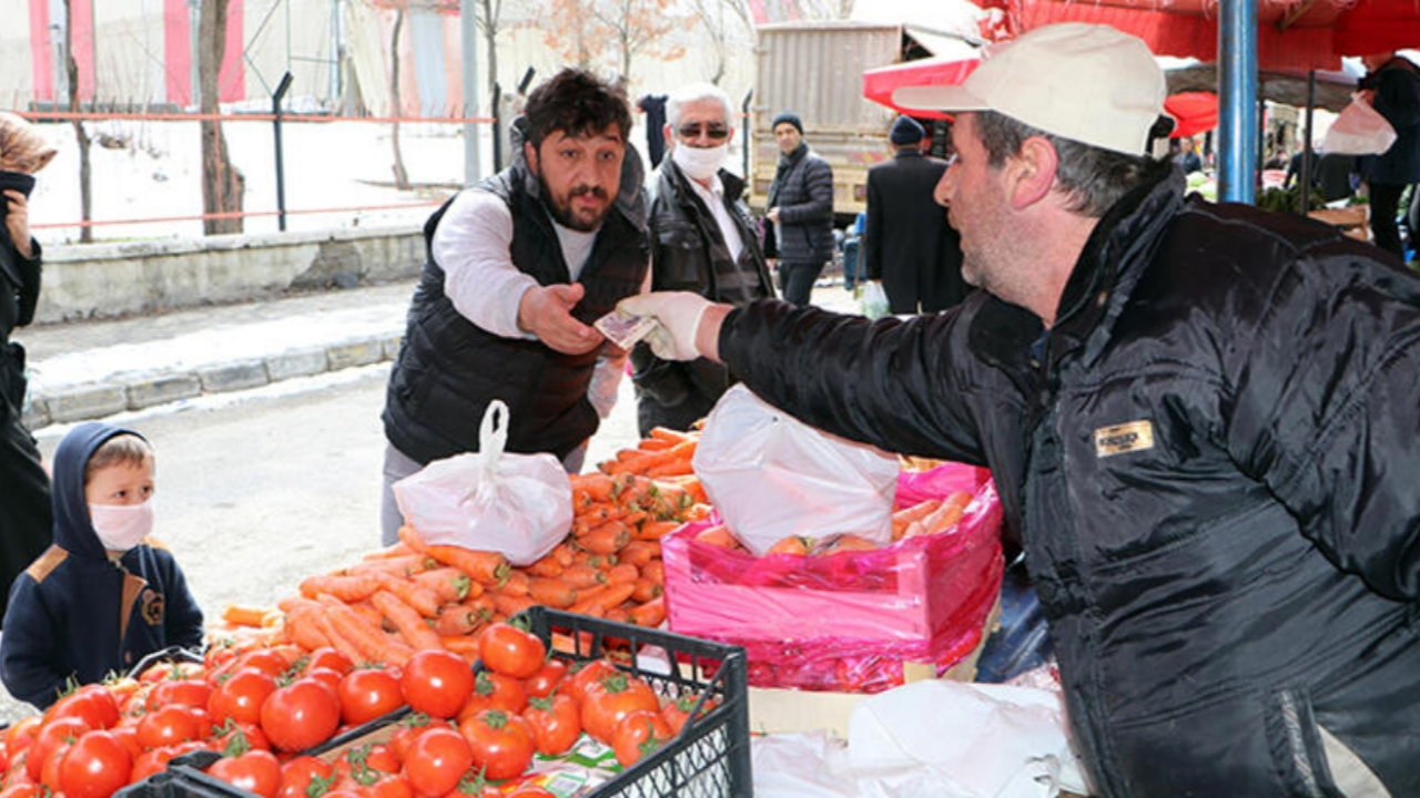 Erzurum'daki pazarda koronavirüs kavgası