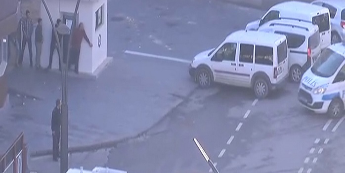 Emniyet'e saldırmak isteyen canlı bomba öldürüldü / VİDEO