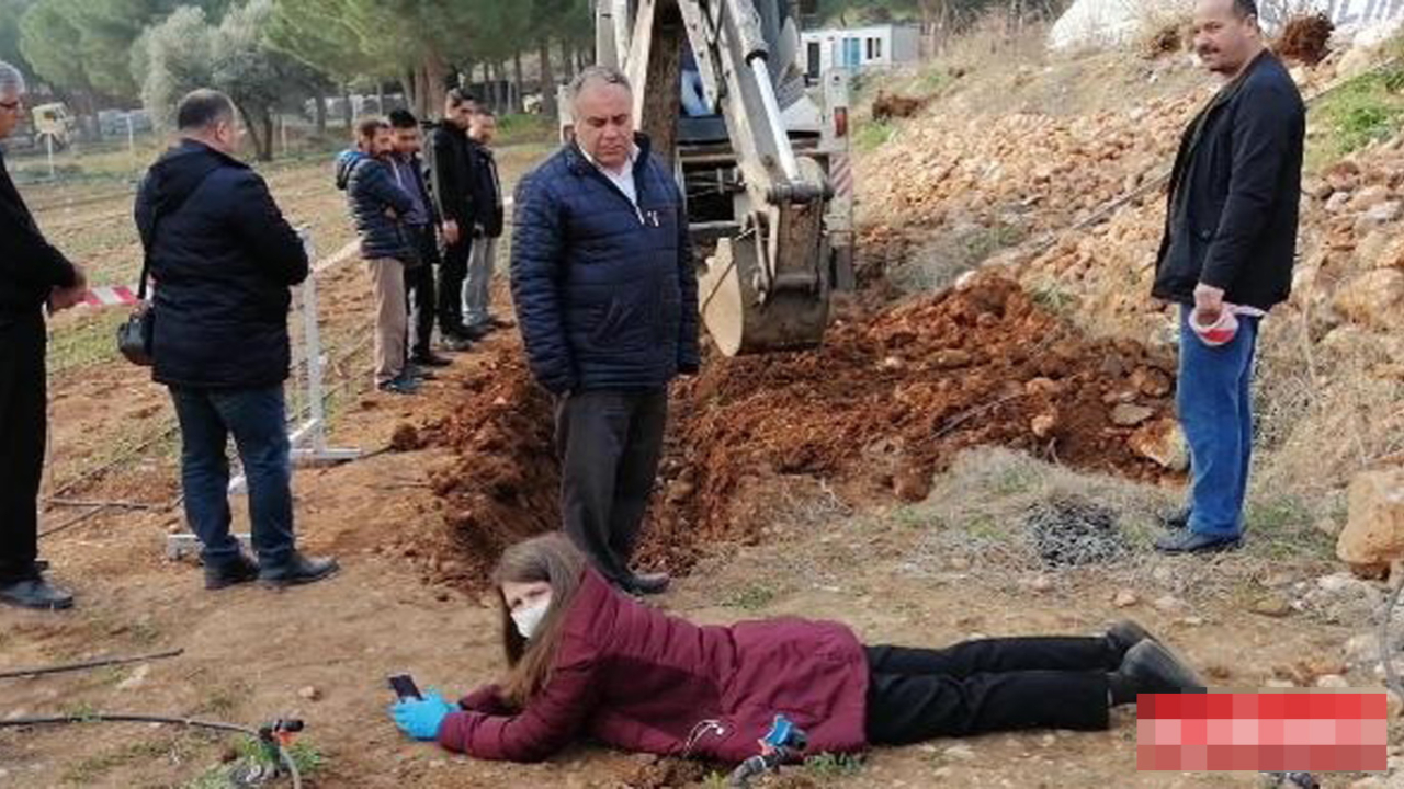 Kadın profesör kepçenin önüne kendini attı!