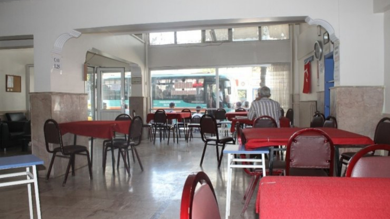 Kıraathanede basılan 13 kişiye 41 bin TL ceza verildi